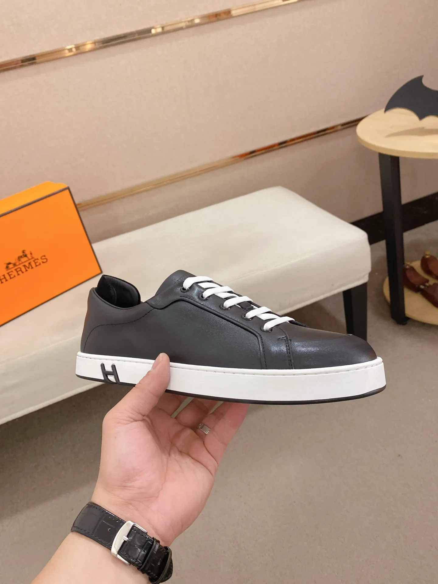 Men's clothing and shoes💰: 442💰《HERMES》【Classic original single version】Hermès; top 🔝purchase agent🔍🔍men's latest 🇺🇸 counter sales simultaneously, imported from Italy original ▲▲cowhide ▲▲ (high-end, nobility, class) ) Exquisite workmanship (Italian 🇮🇹 imported water-dyed 🐂 cowhide lining) sole: original sole provided by the original factory, ⚠️exclusive double-layer activity·TPR·rubber·combined molded outsole; super comfortable·wear-resistant·non-slip·environmental protection The real thing is more beautiful if you take the real thing (high quality, follow the order). You can enter and exit the counter at will * Number of yards: 38-44 (45 can be customized and cannot be returned or exchanged)